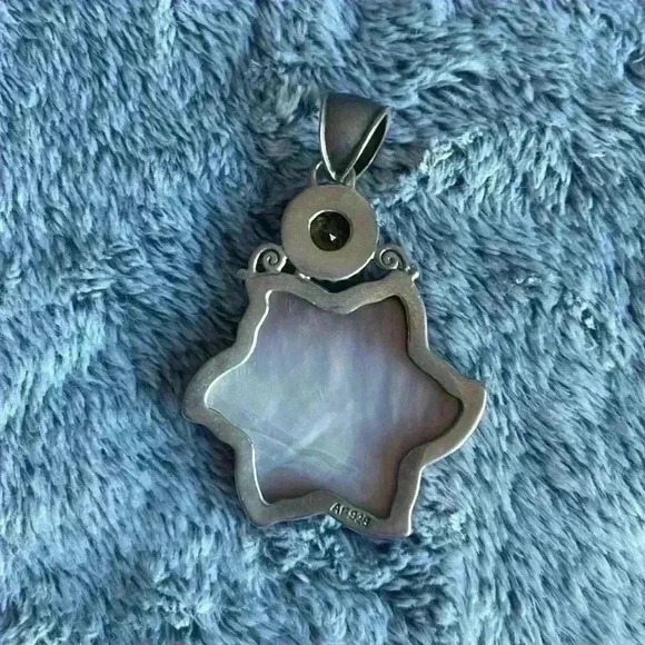 Grey Flower with Yellow Round Set Silver Pendant - Picture 5 of 5